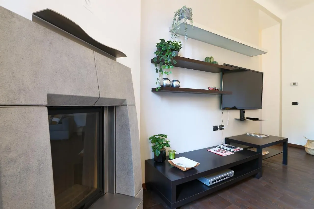 Elegant Apartment In Porta Romana - Tiraboschi Milan 0*,  Italy