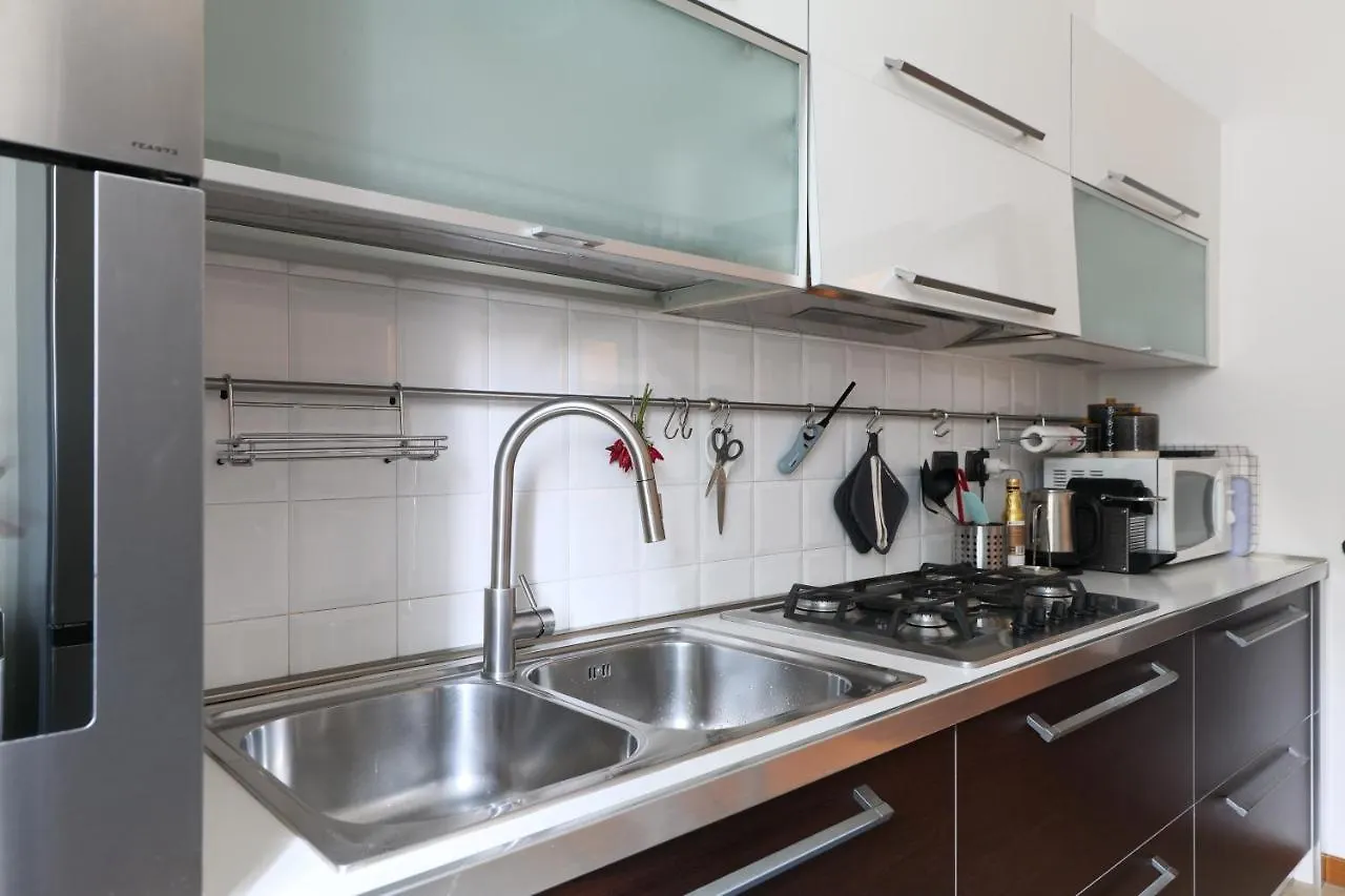 Elegant Apartment In Porta Romana - Tiraboschi Milan Italy